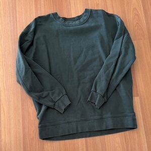 Lululemon smoked spruce perfectly oversized crew. Size 4. Great condition.